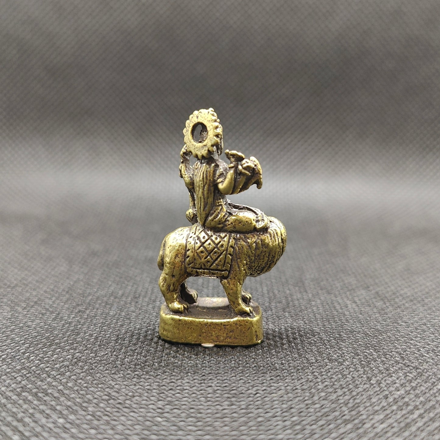 Estátua Durga em Bronze sentada no Leão - tamanho nano