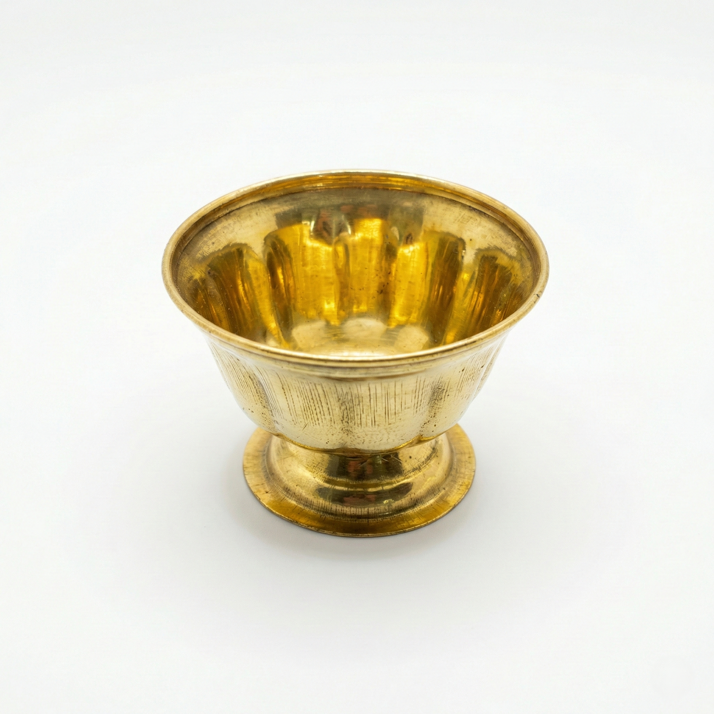 Pequeña olla de bronce con borde liso