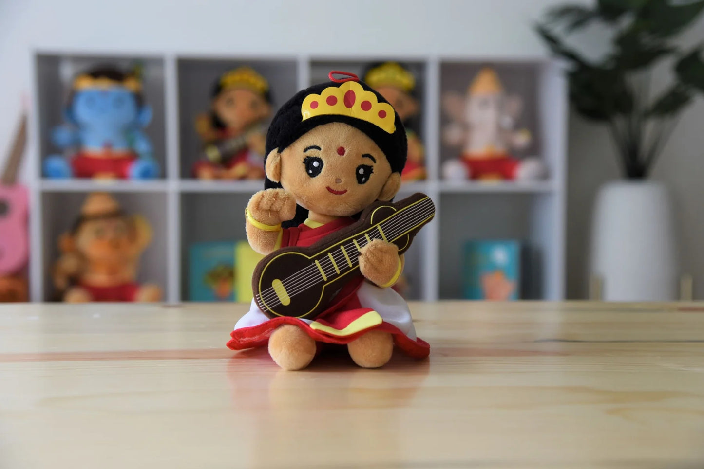 Sarasvati Devi de Pelúcia com Mantras